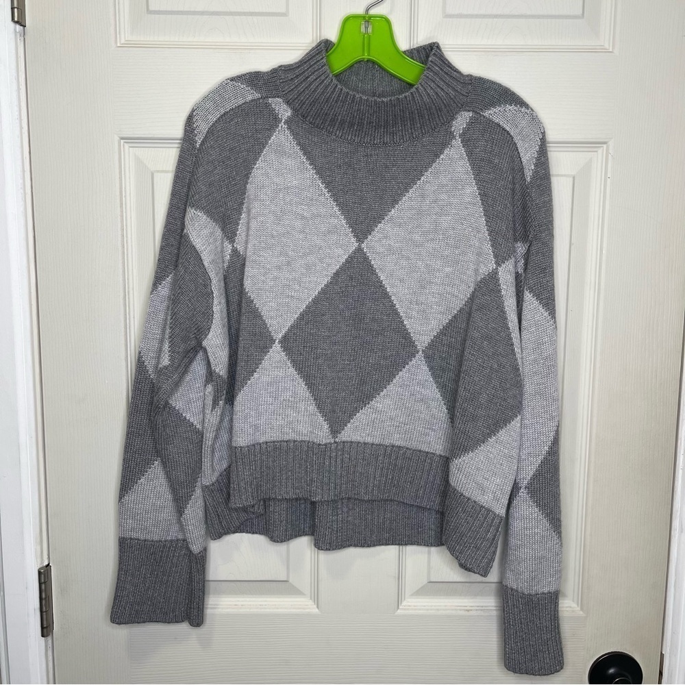 Derek Lam
Tonal Grey Diamond Knit Sweater Sz L